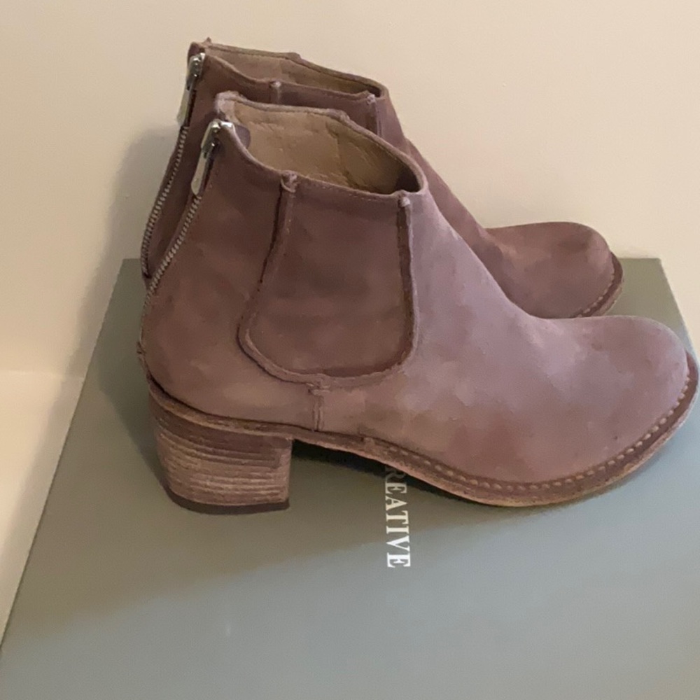 Beautiful suede boots. - Picture 2 of 6